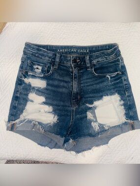 👑 Size 6 American Eagle Outfitters Dark Blue Distressed Jean Shorts